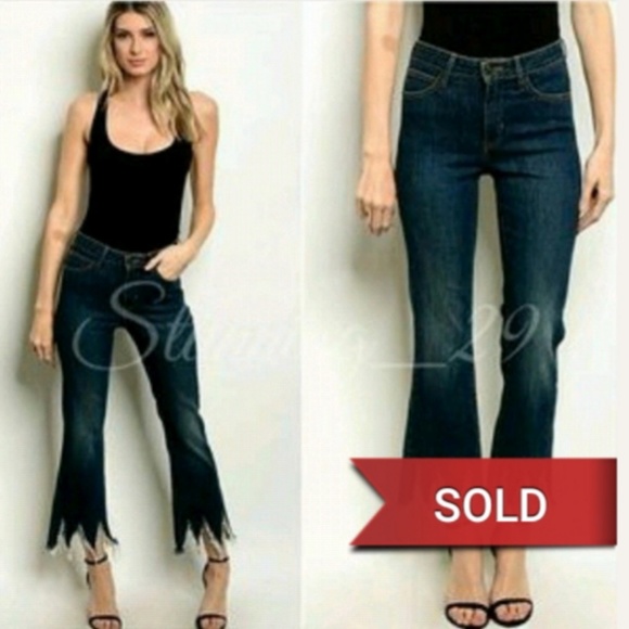 Stunning_29 Sweaters - 🆕️JUST BLACK DARK WASH CROP JEANS